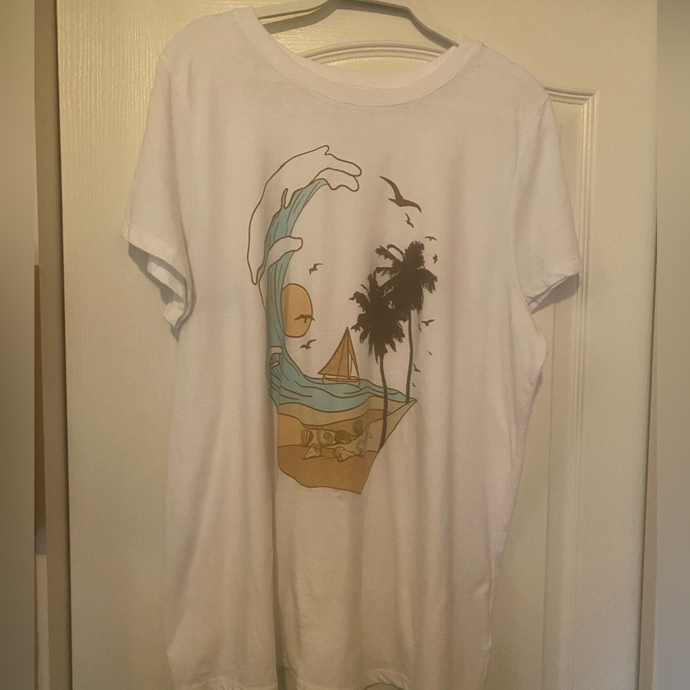 Skull beach scene T-shirt